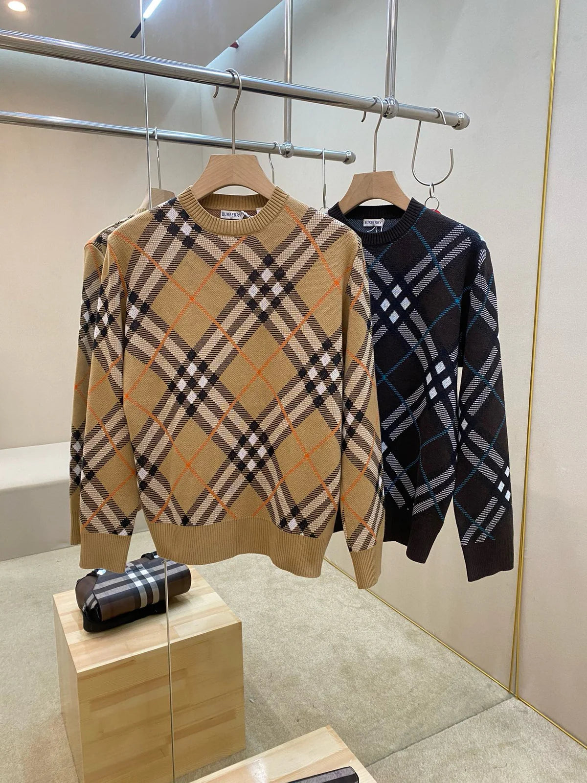 PULL BRBY BLUE or BEIGE