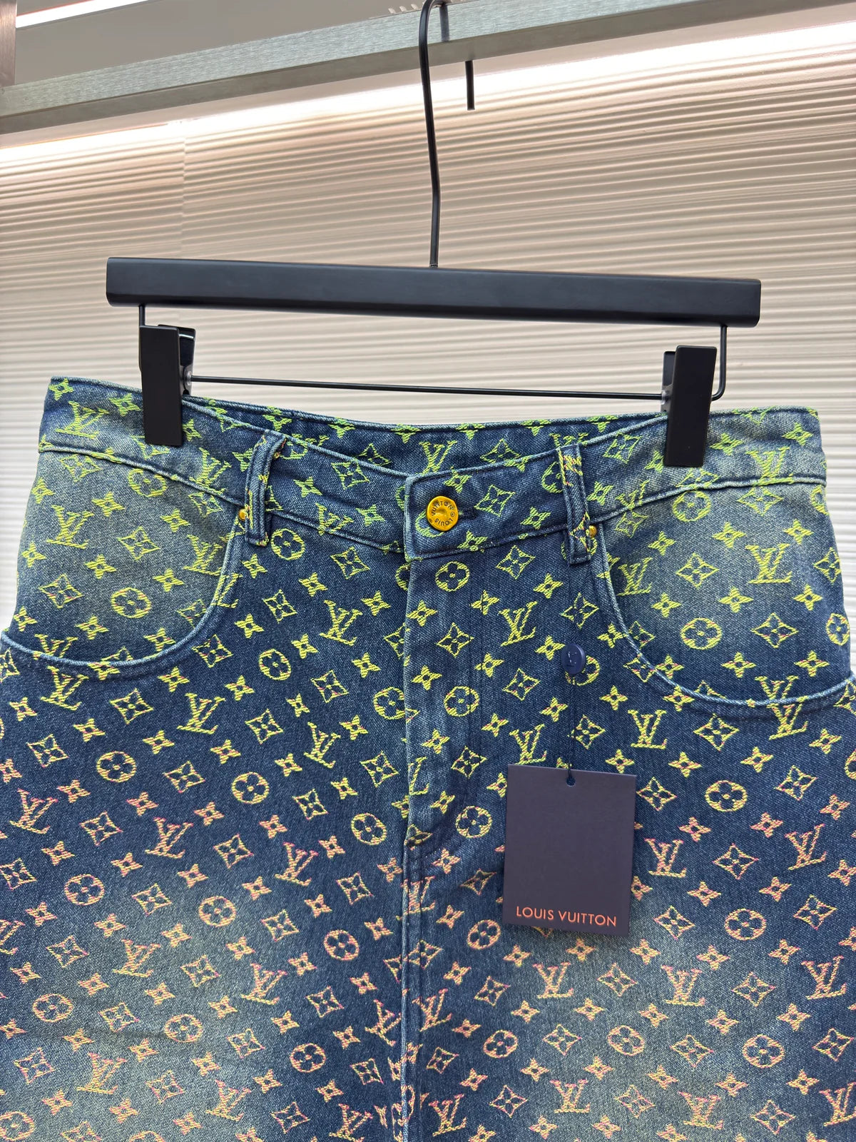 SHORT EN JEAN LV