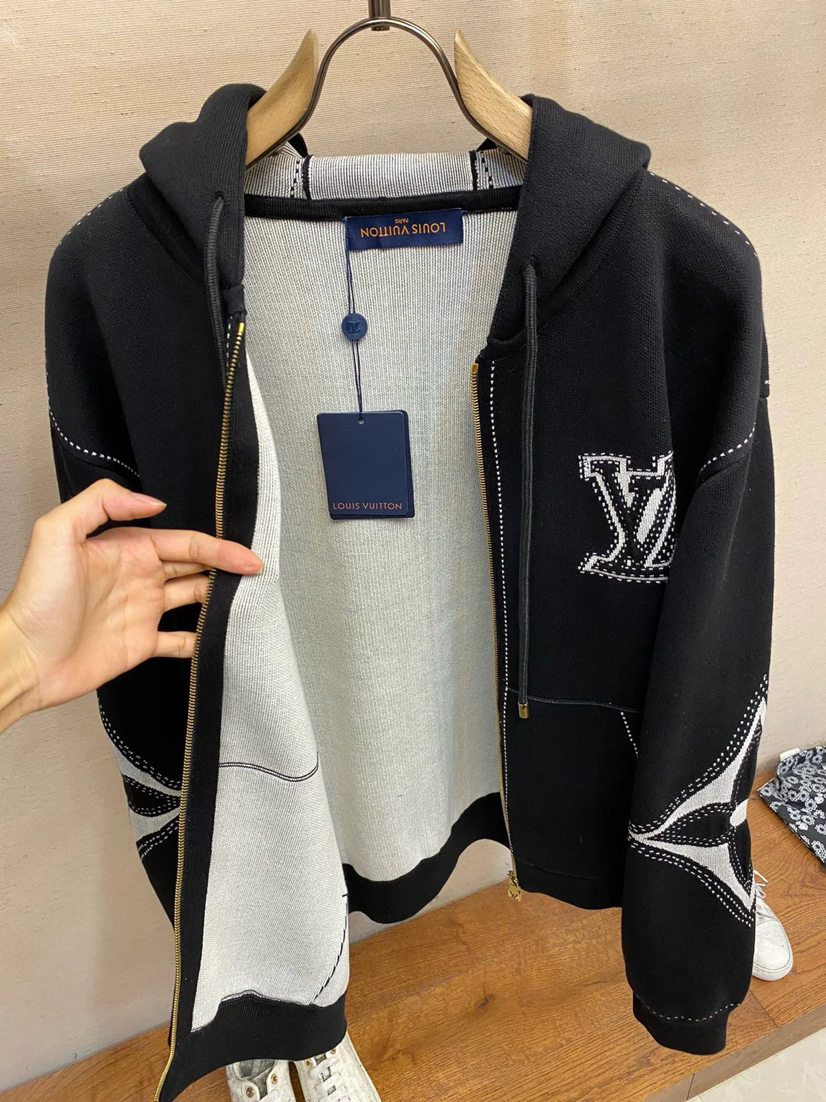 SWEAT-SHIRT LV ZIPPÉ