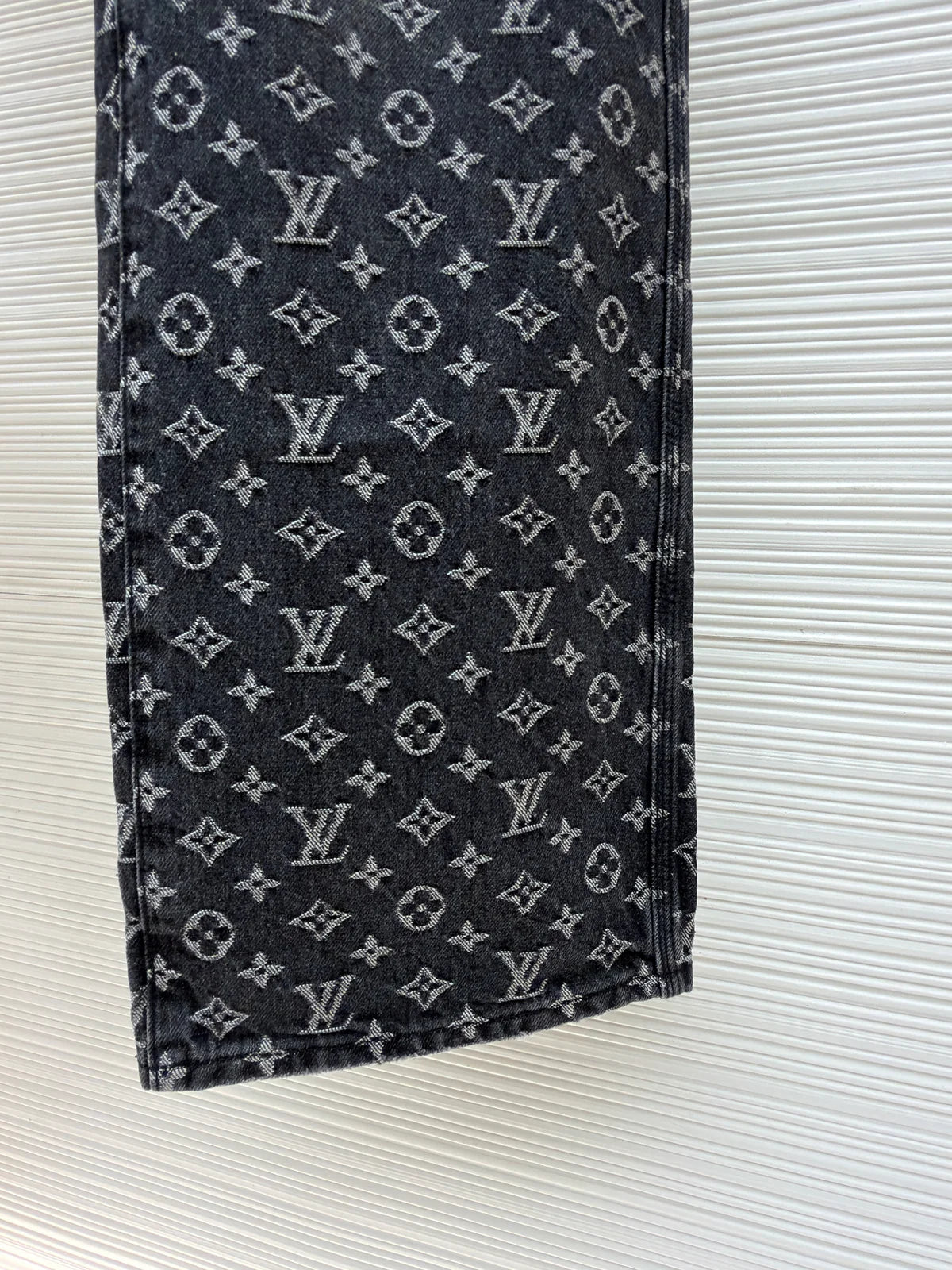JEAN LV