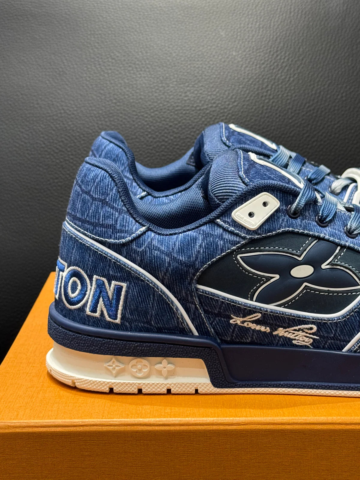 SNEAKERS LV VELCRO