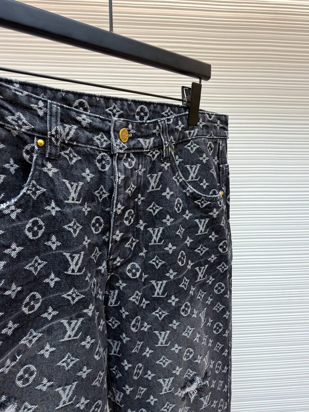 JEAN LV