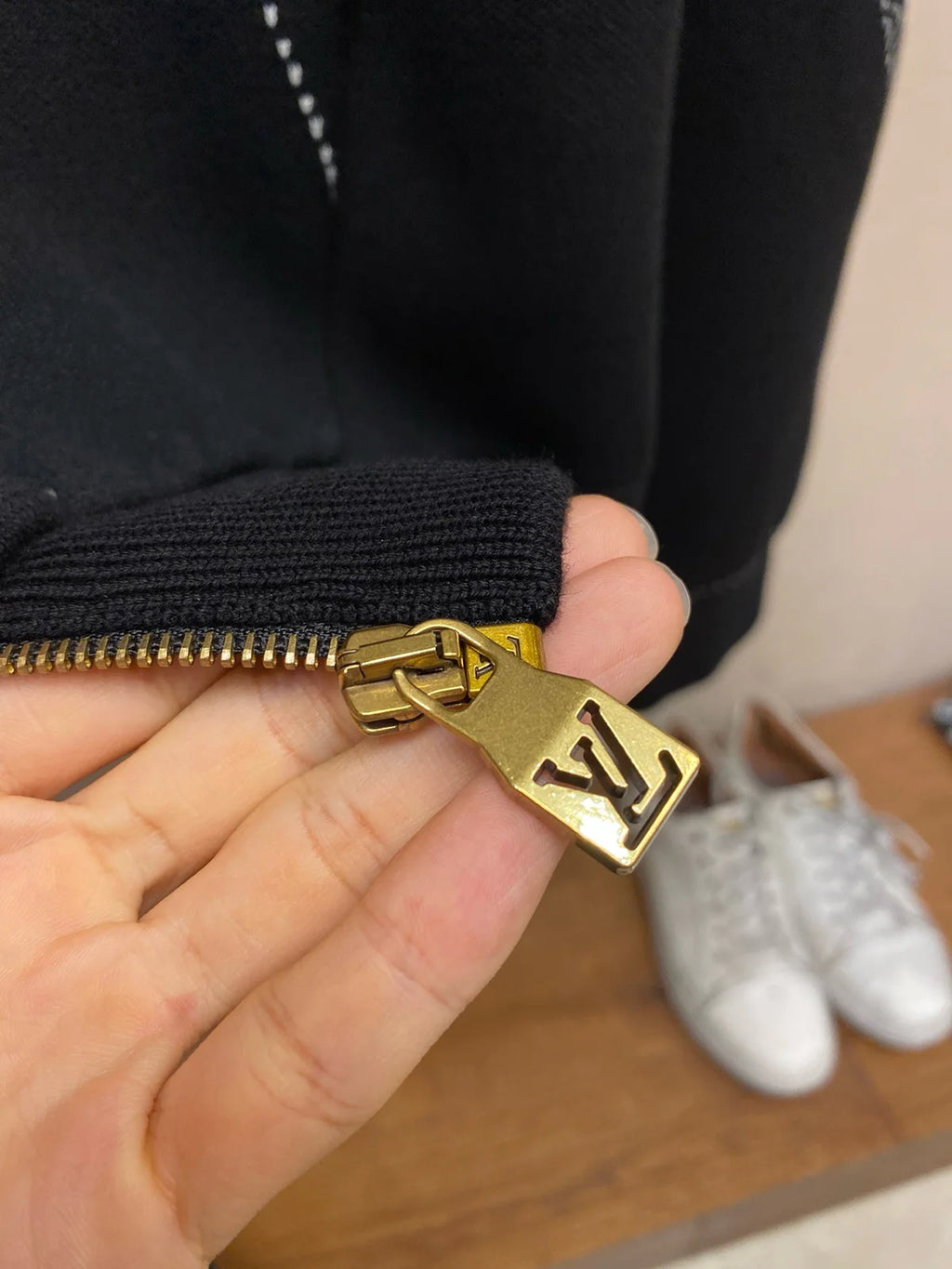 SWEAT-SHIRT LV ZIPPÉ