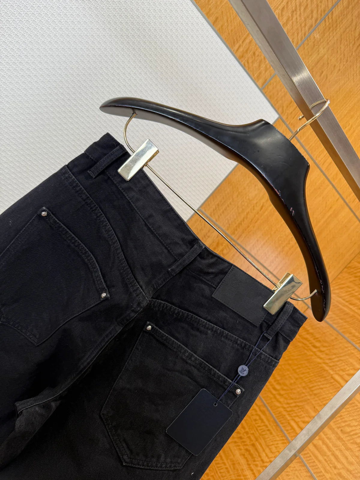 JEAN LV