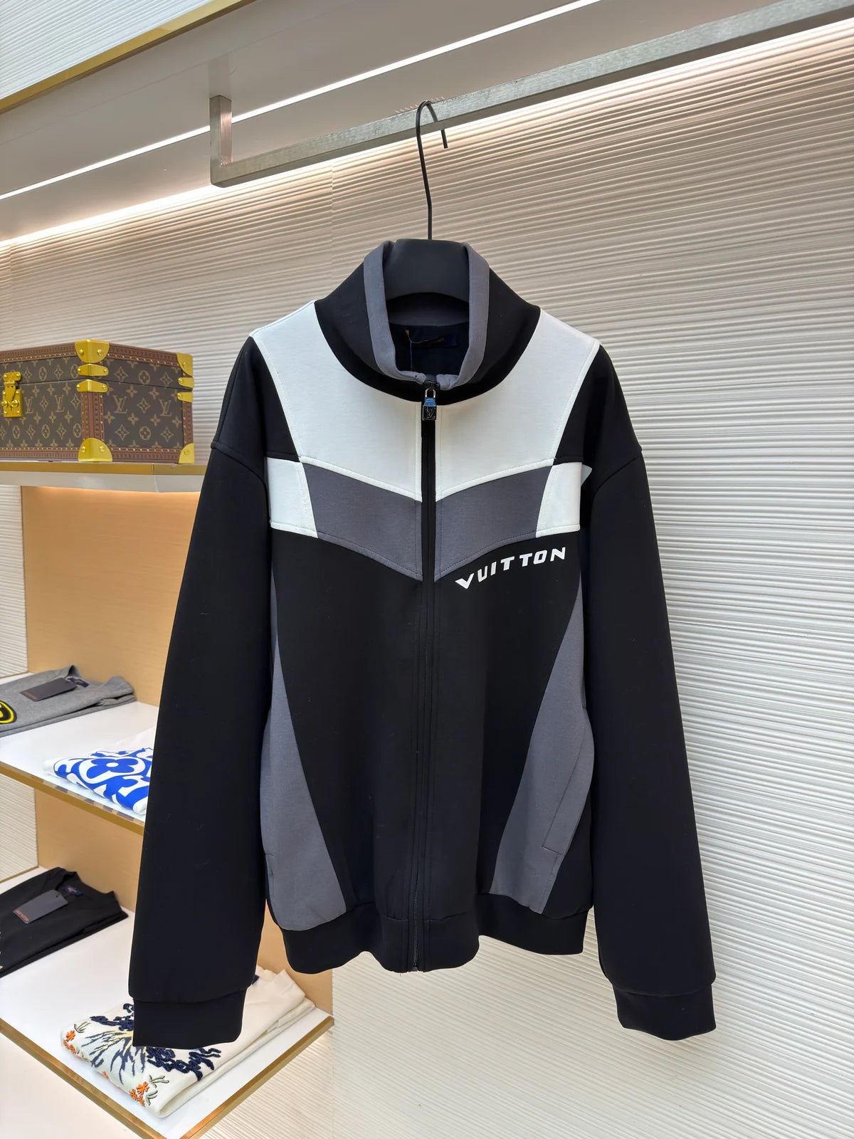 VESTE DE SPORT LV