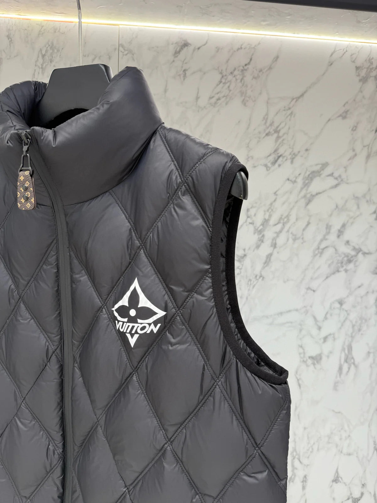 DOUDOUNE SANS MANCHE LV BLACK