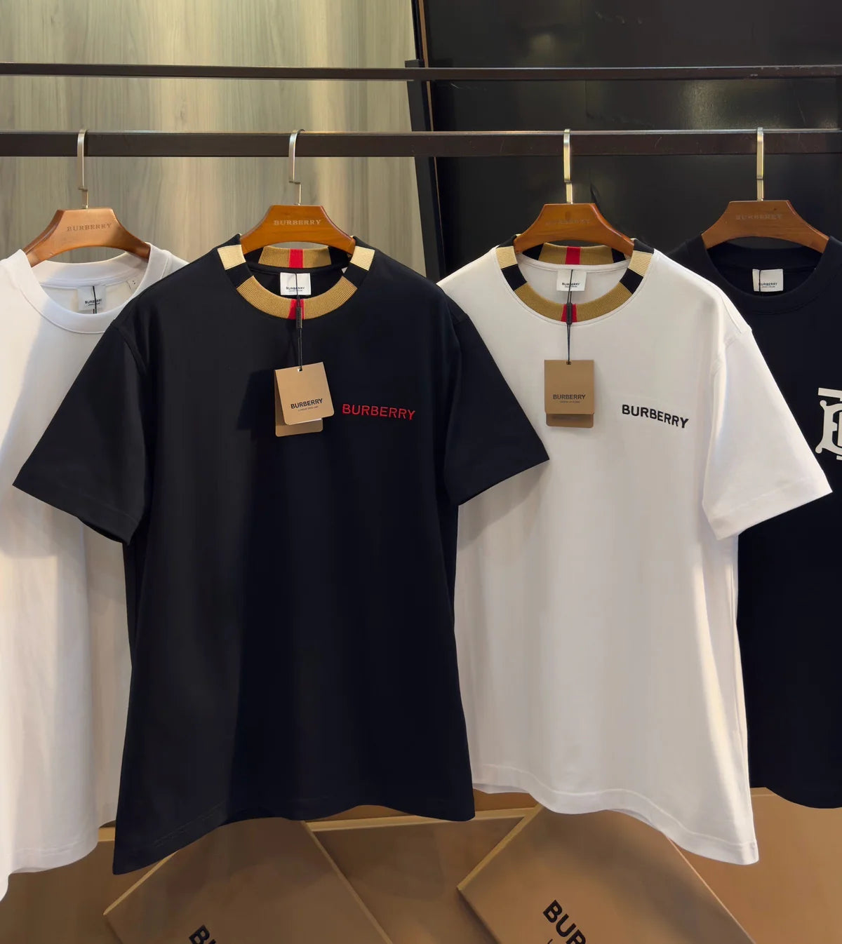 T-SHIRT BRBY BLACK or WHITE