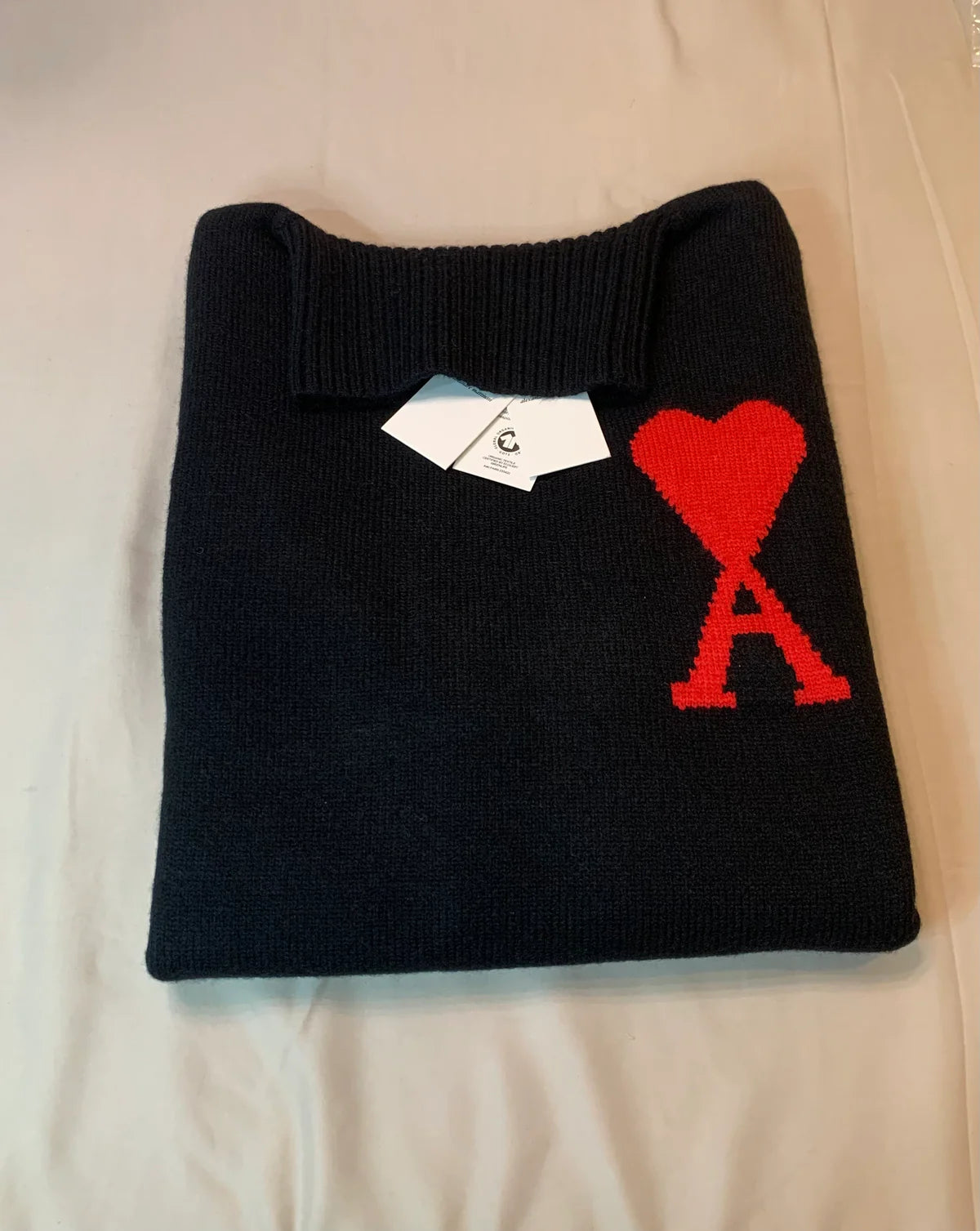 PULL AMI NOIR LOGO ROUGE