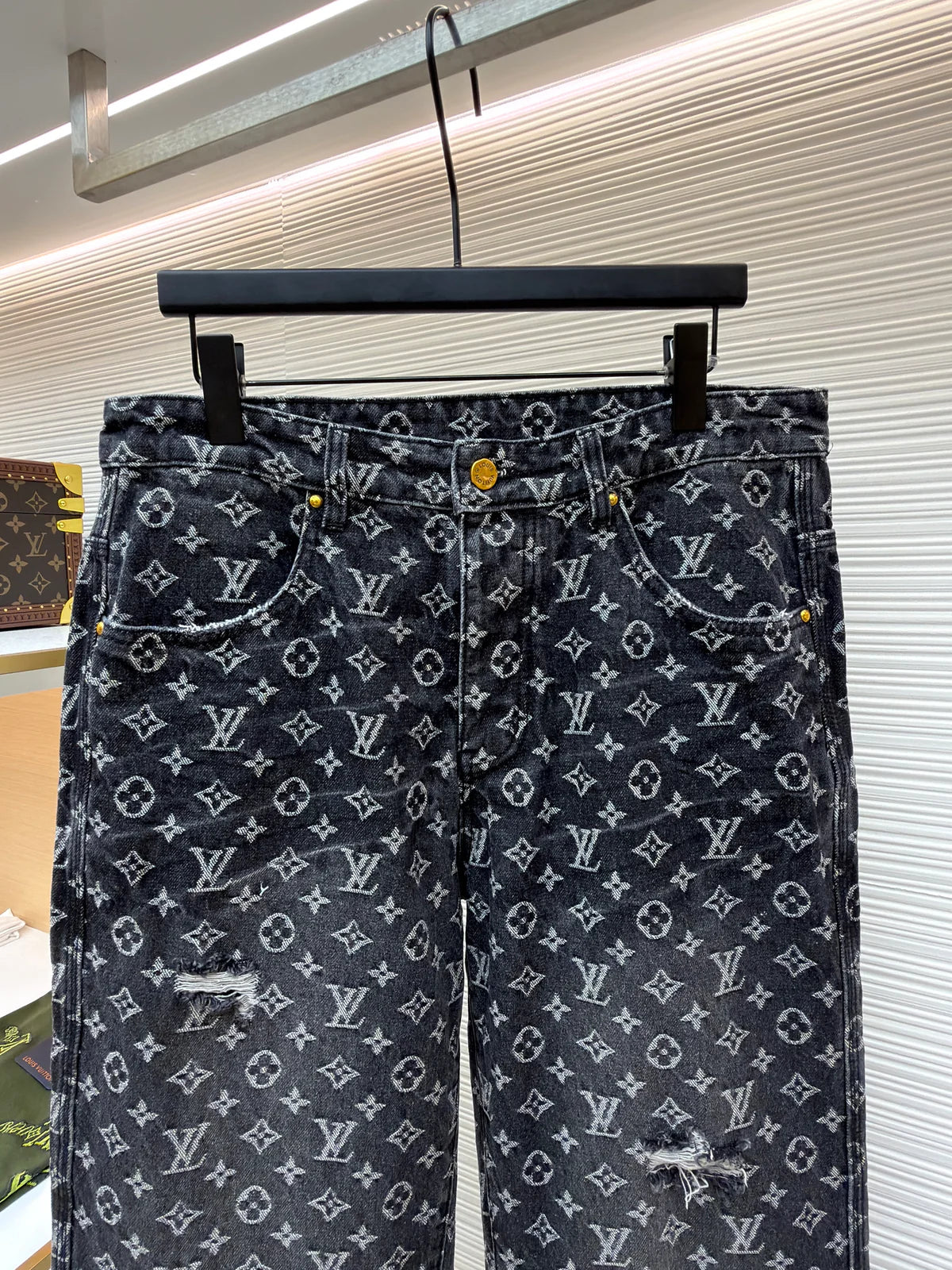 JEAN LV