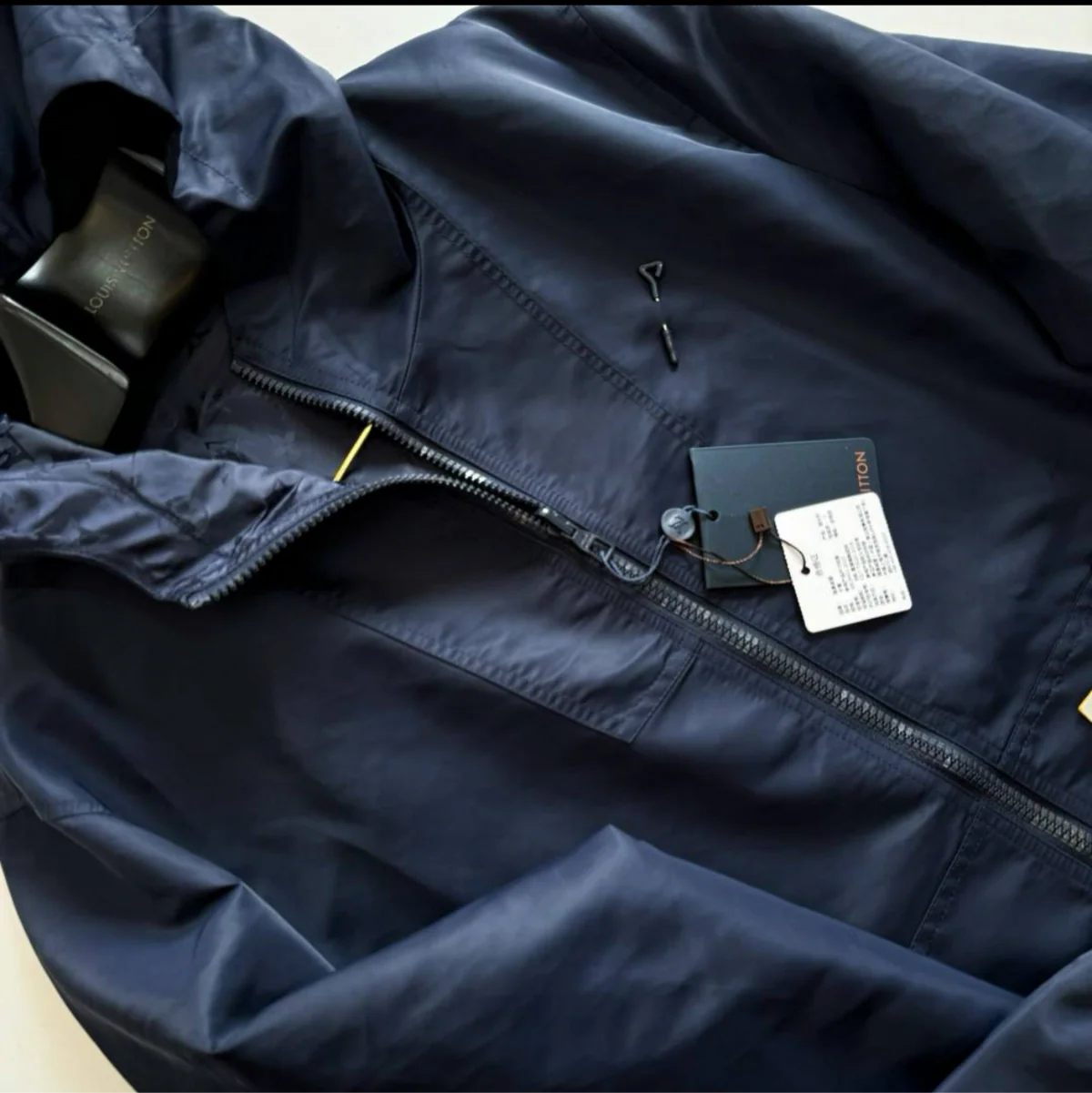 COUPE VENT LV BLACK & BLUE
