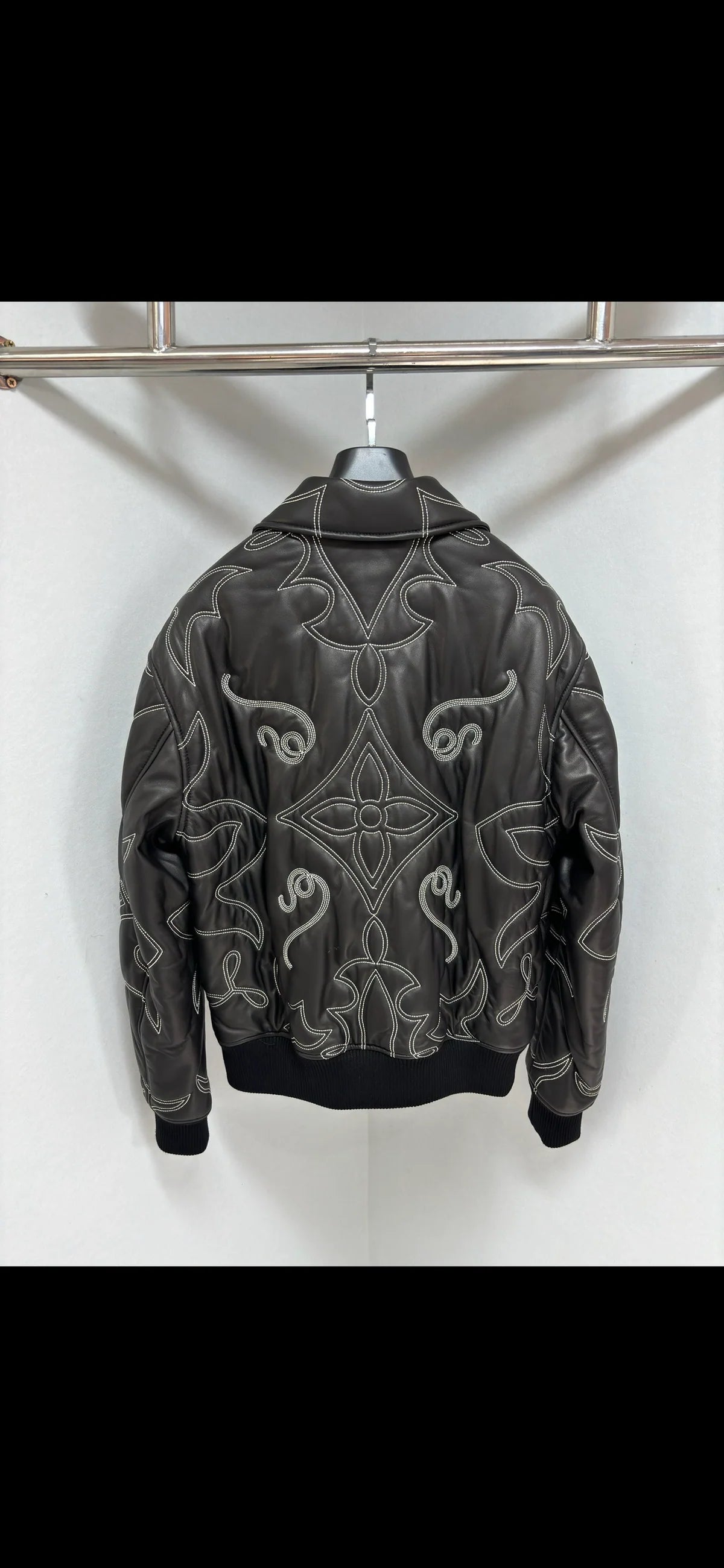 BOMBER EN CUIR LV