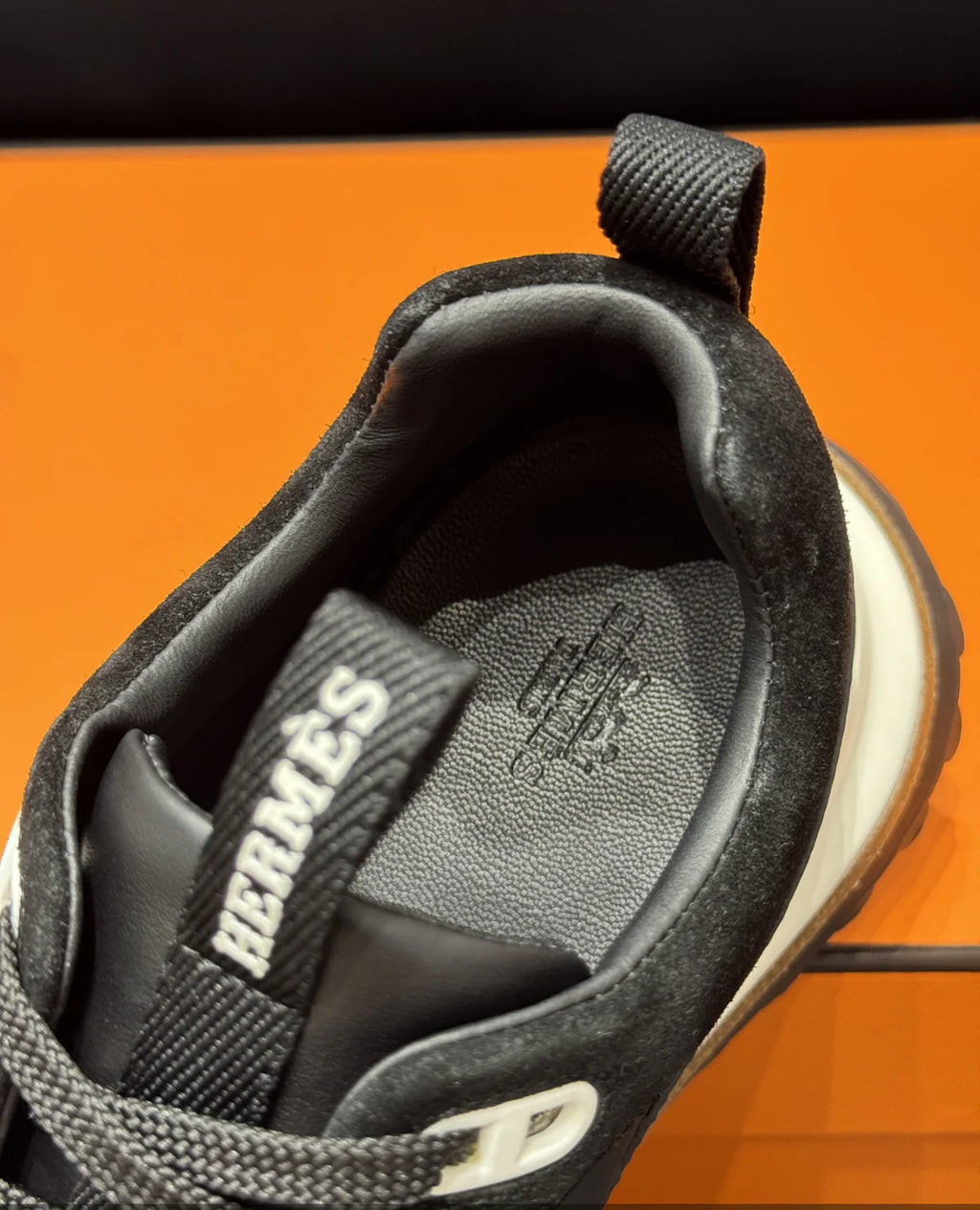 SNEAKERS HRMS