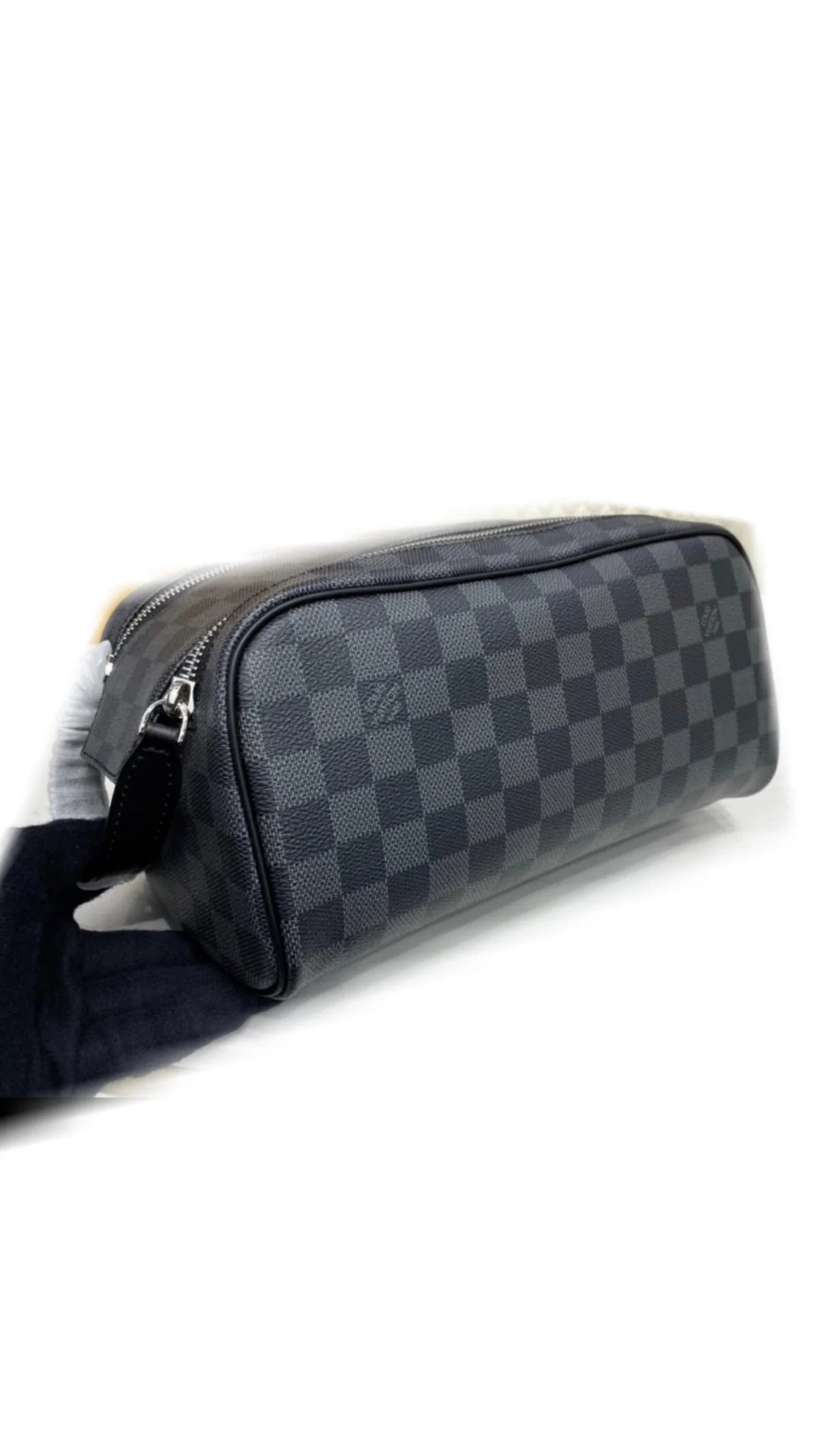 TROUSSE DE TOILETTE LV