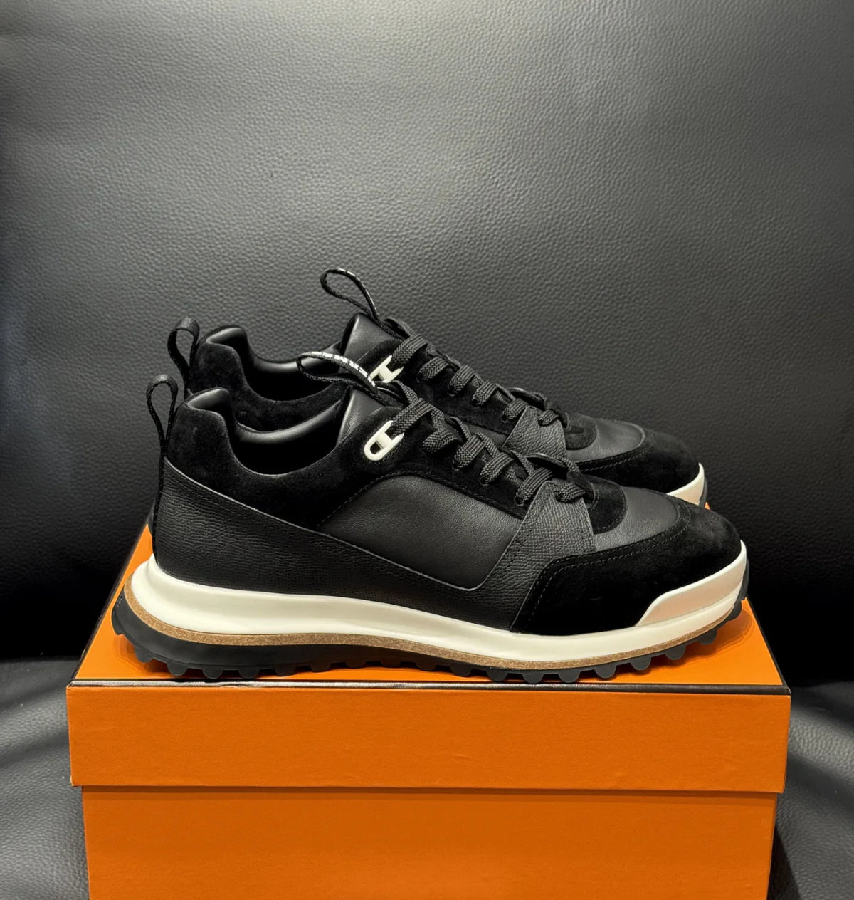 SNEAKERS HRMS