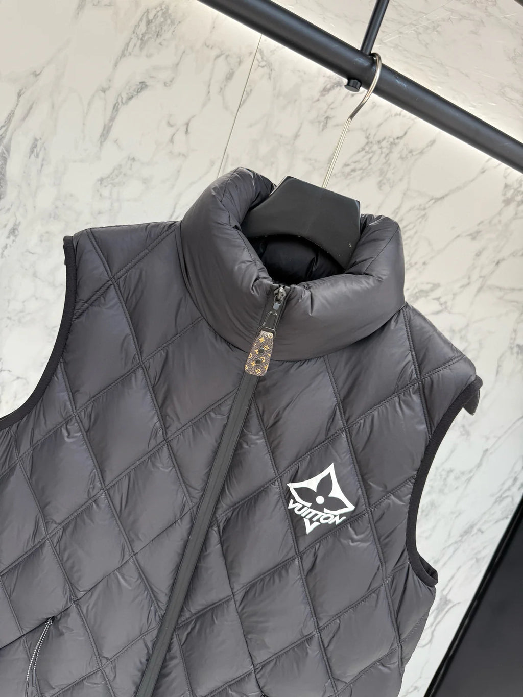 DOUDOUNE SANS MANCHE LV BLACK