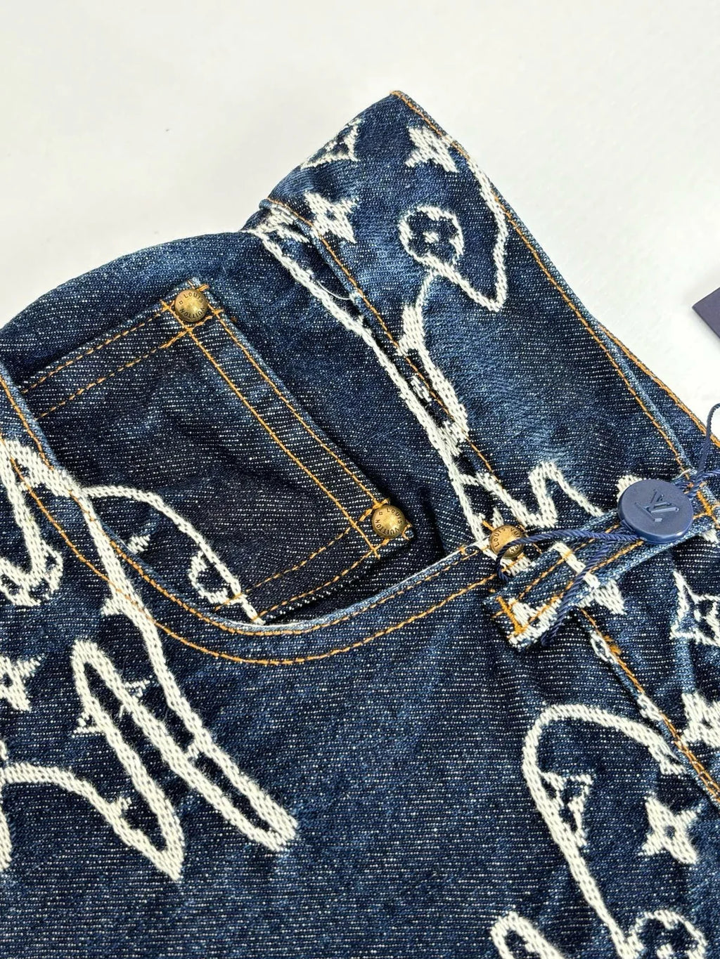 JEAN LV EN DENIM