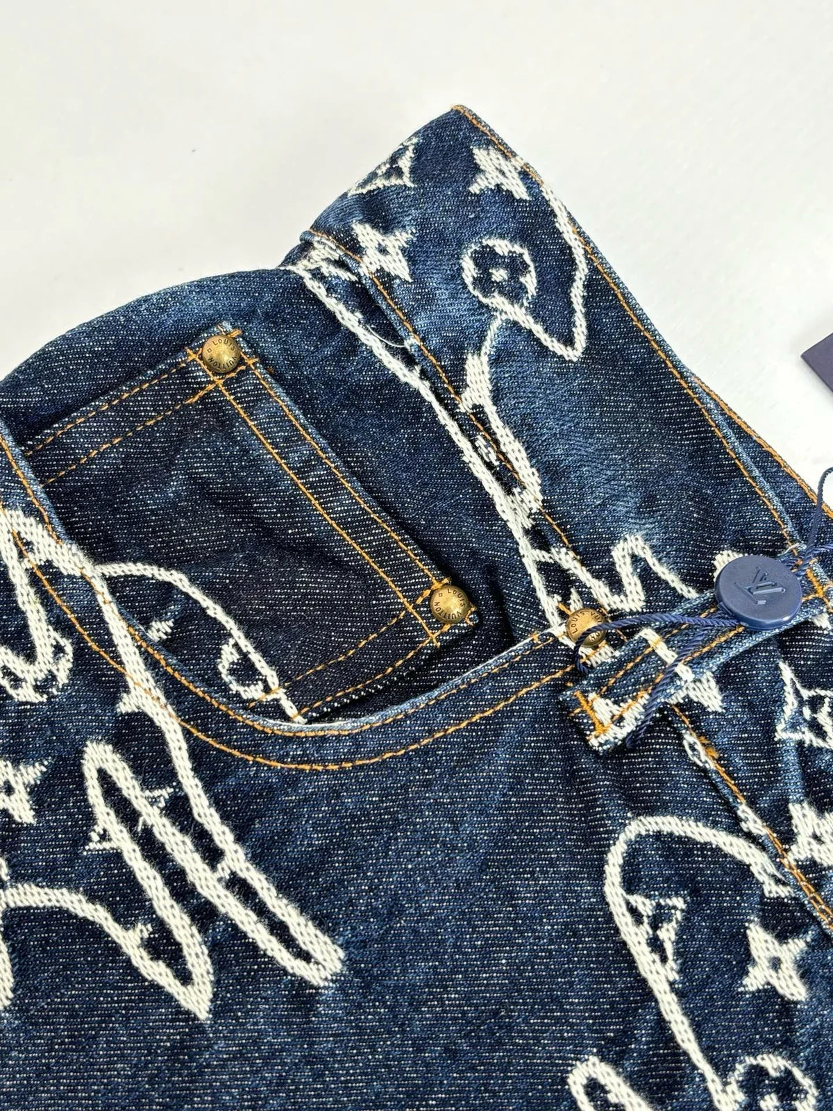 JEAN LV EN DENIM