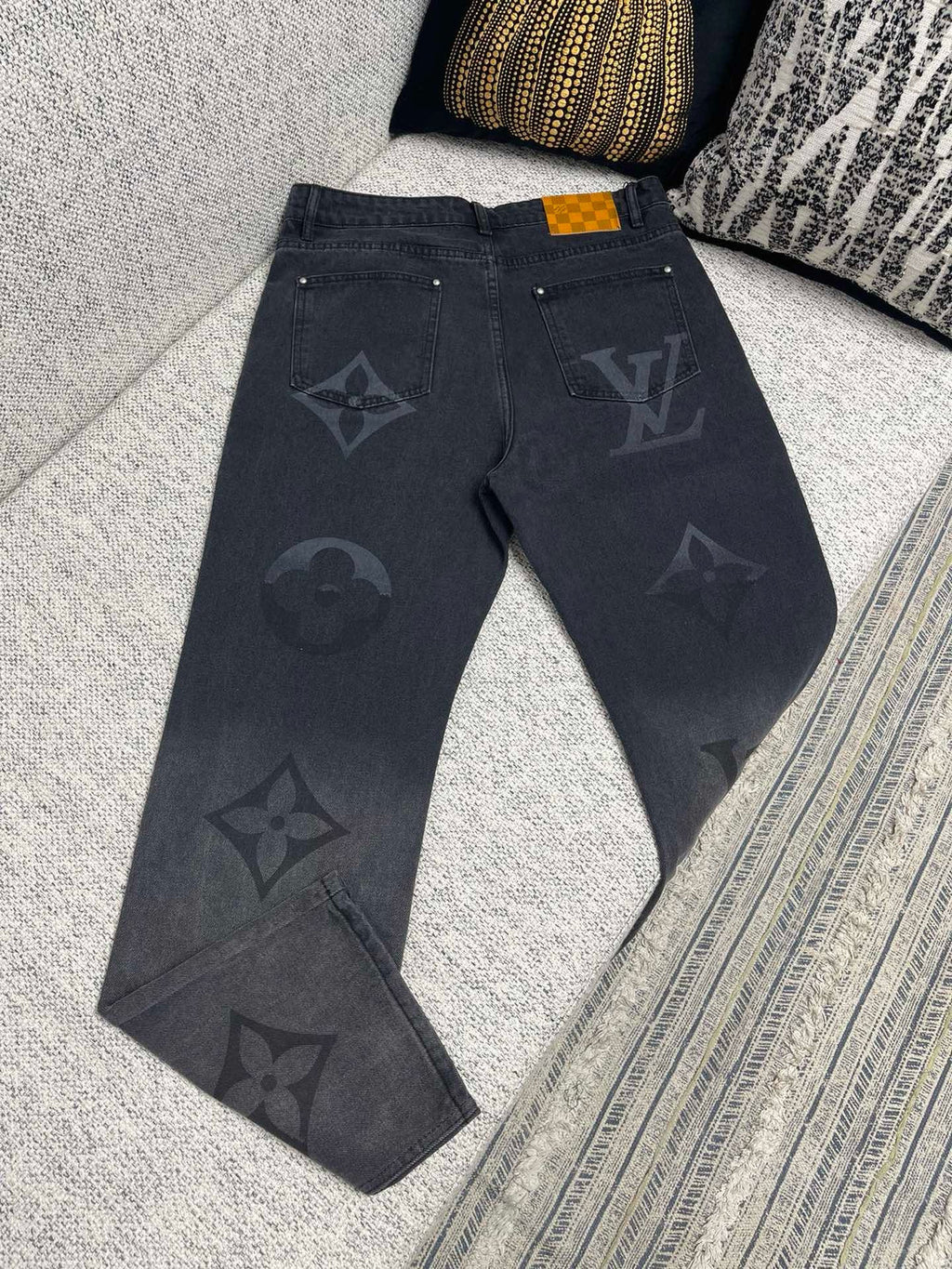 JEAN LV BLACK