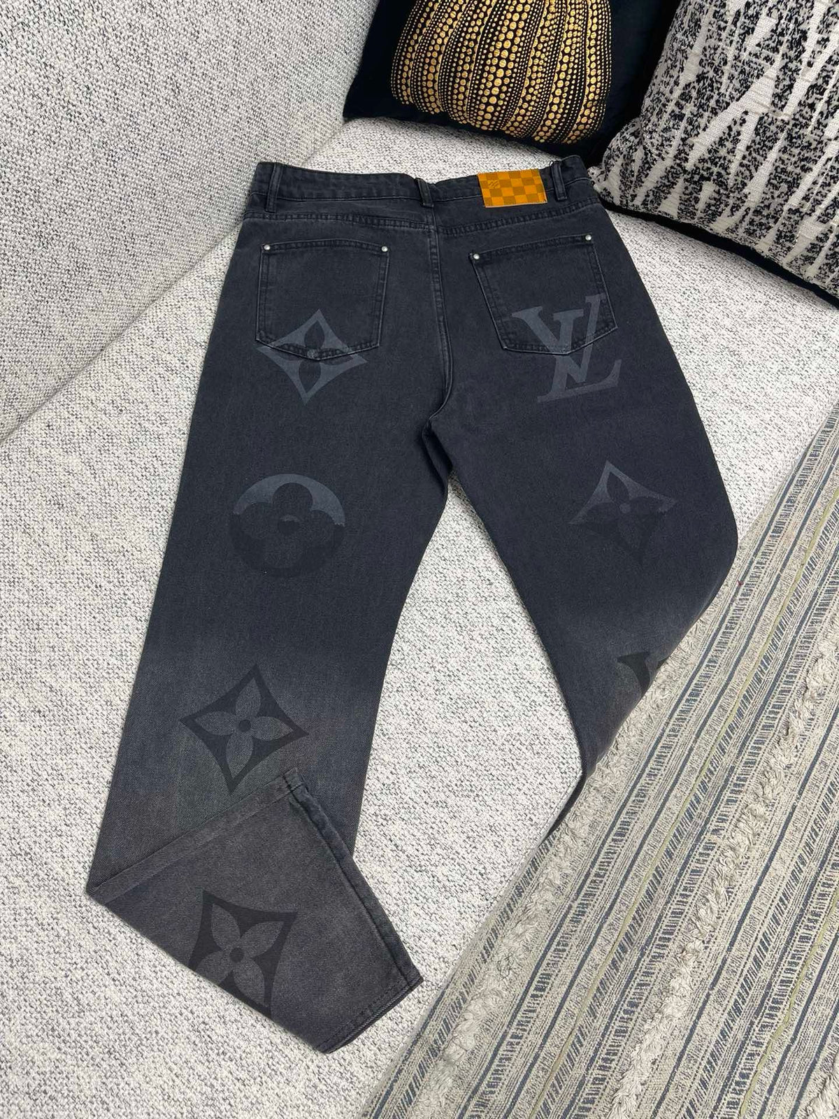JEAN LV BLACK