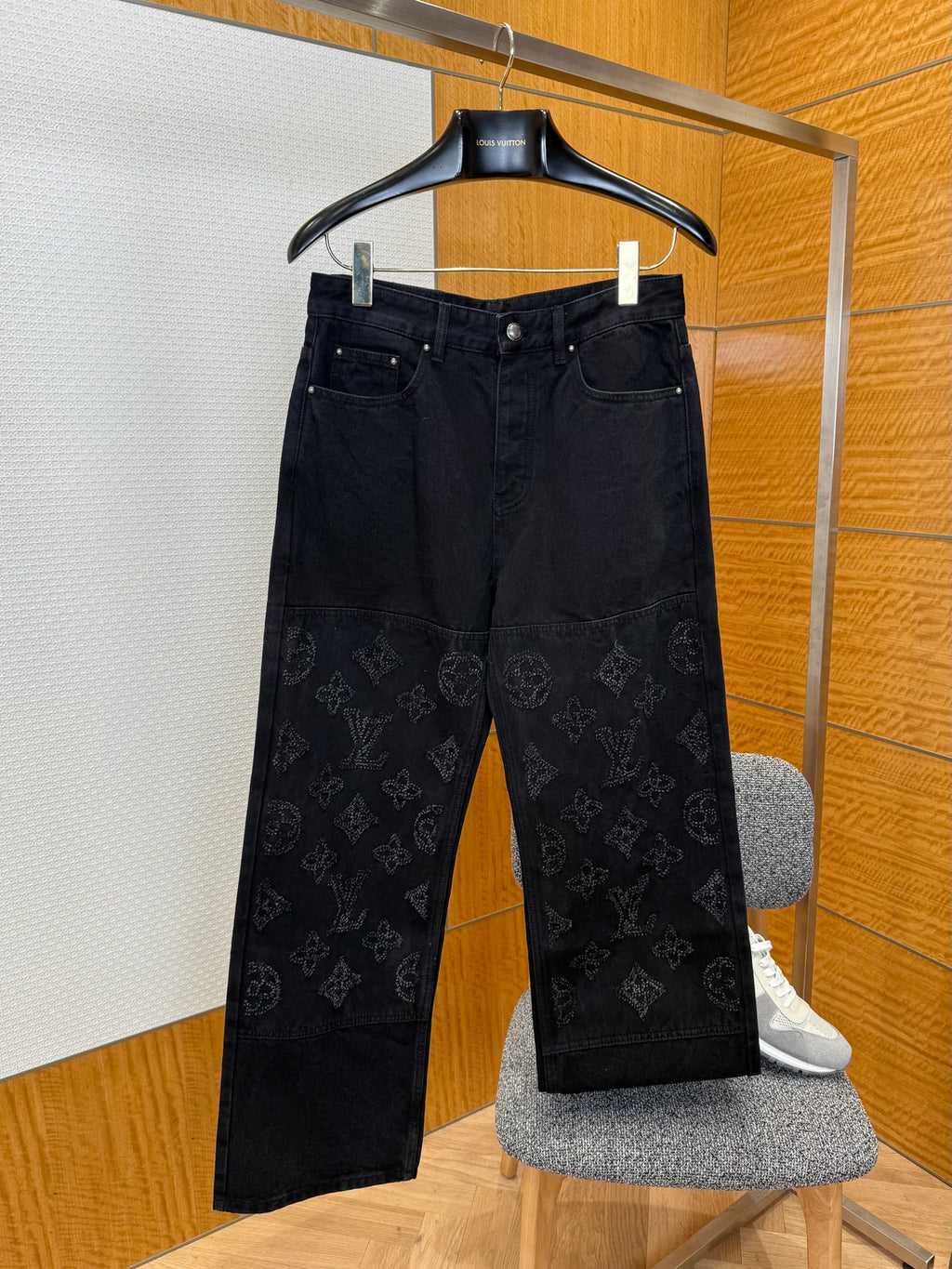 JEAN LV