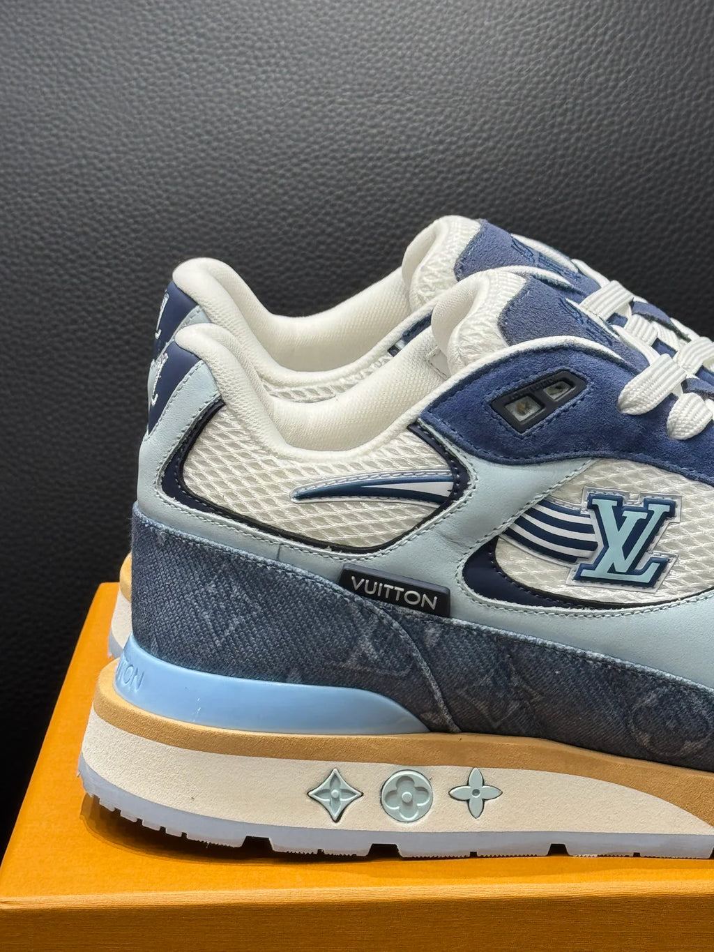 SNEAKERS LV