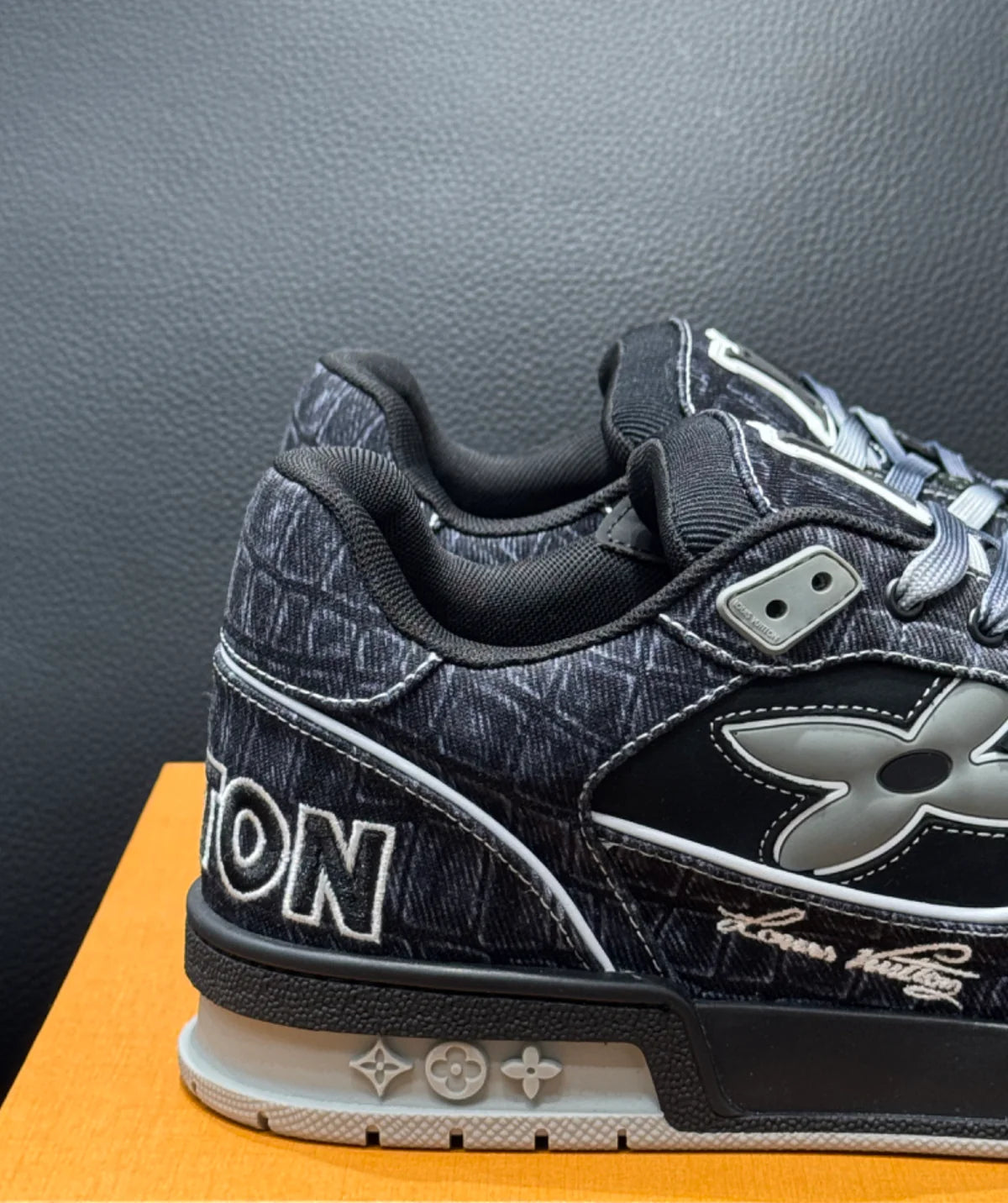 SNEAKERS LV VELCRO