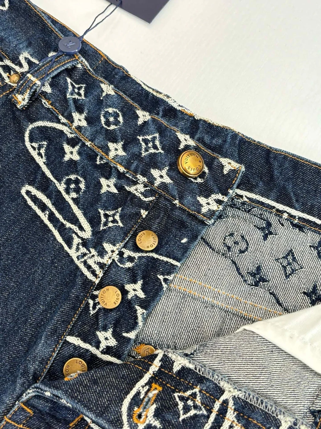 JEAN LV EN DENIM