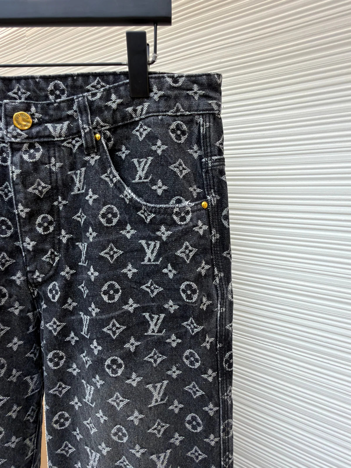 JEAN LV
