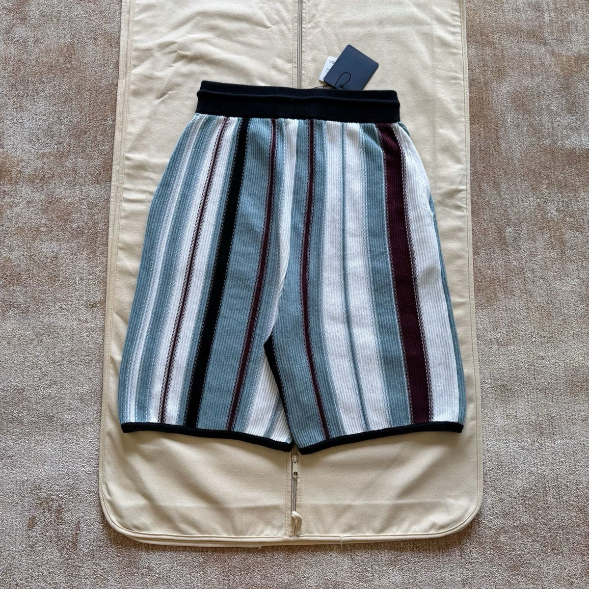 SHORT LV