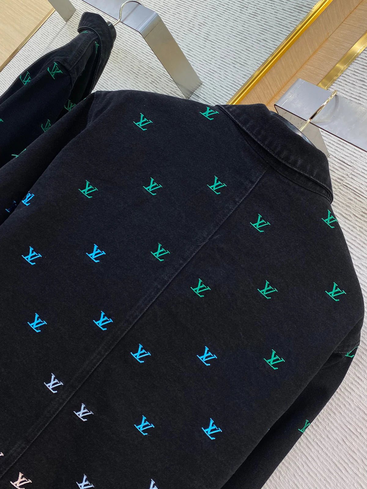 VESTE LV