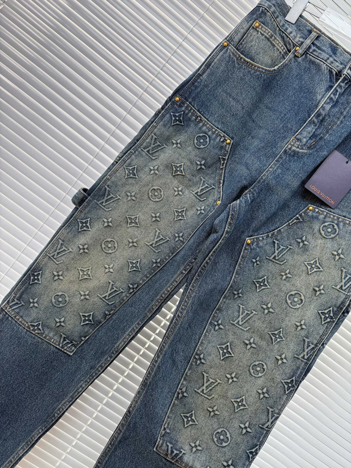 JEAN LV